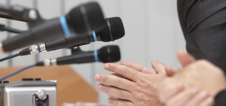 press-microphone-hands