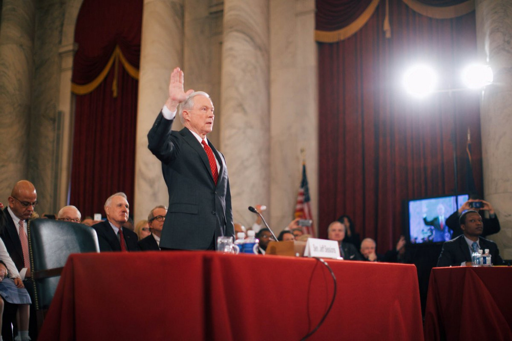Jeff_Sessions_hearing_swearing_oath